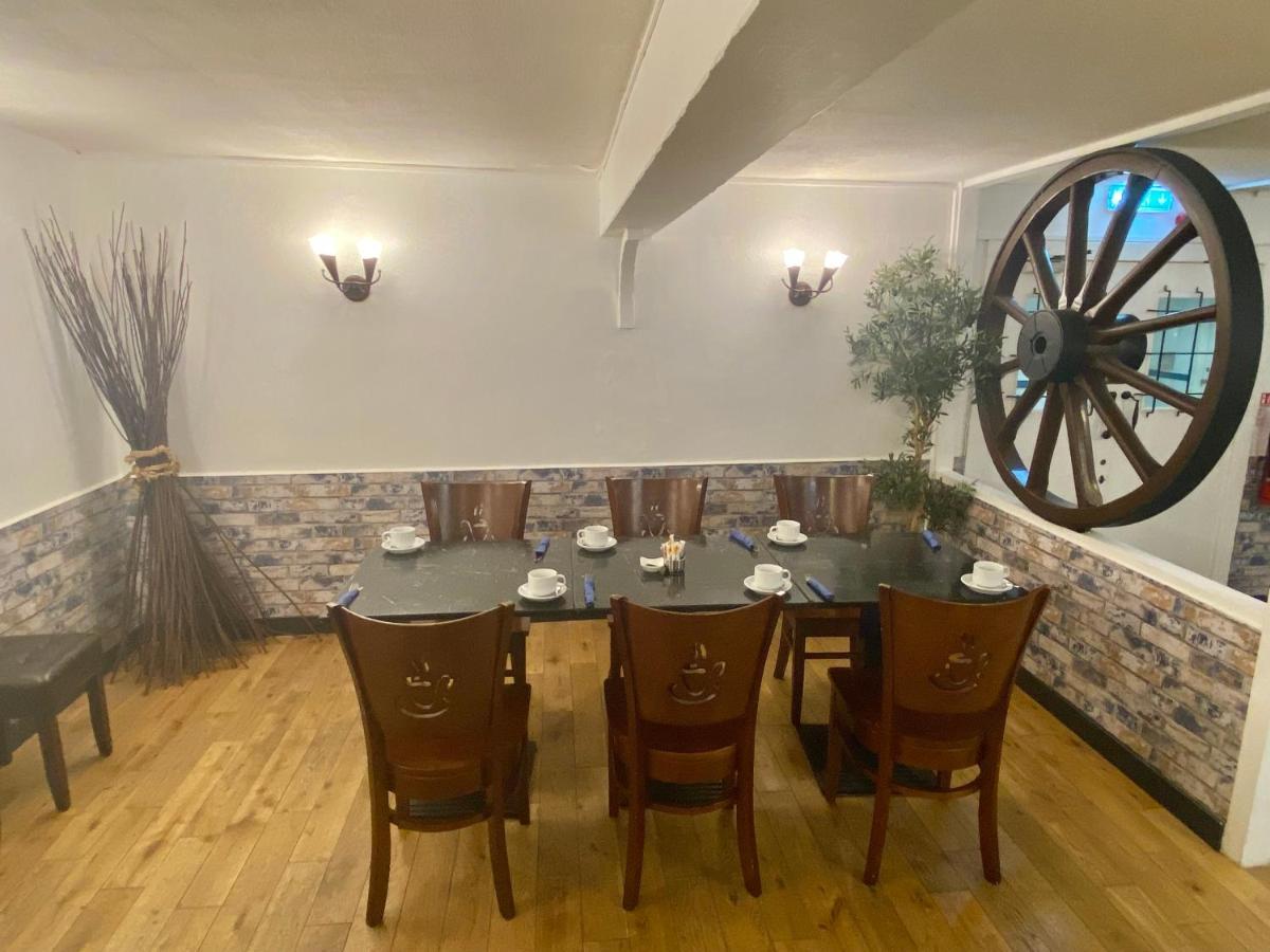Hotel The County - Self Check-in, Ultra Fast Wi-fi, Free Parking, Location