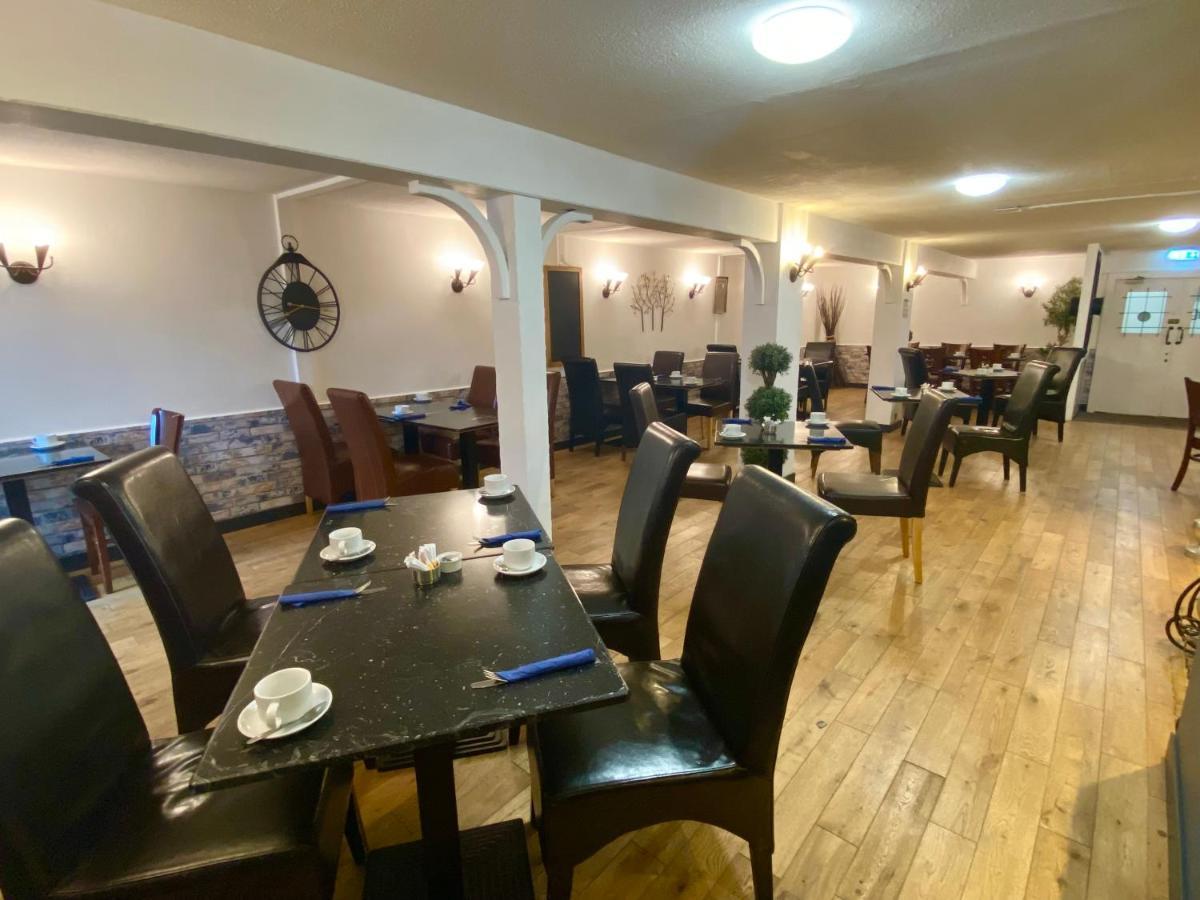 Hotel The County - Self Check-in, Ultra Fast Wi-fi, Free Parking, Location