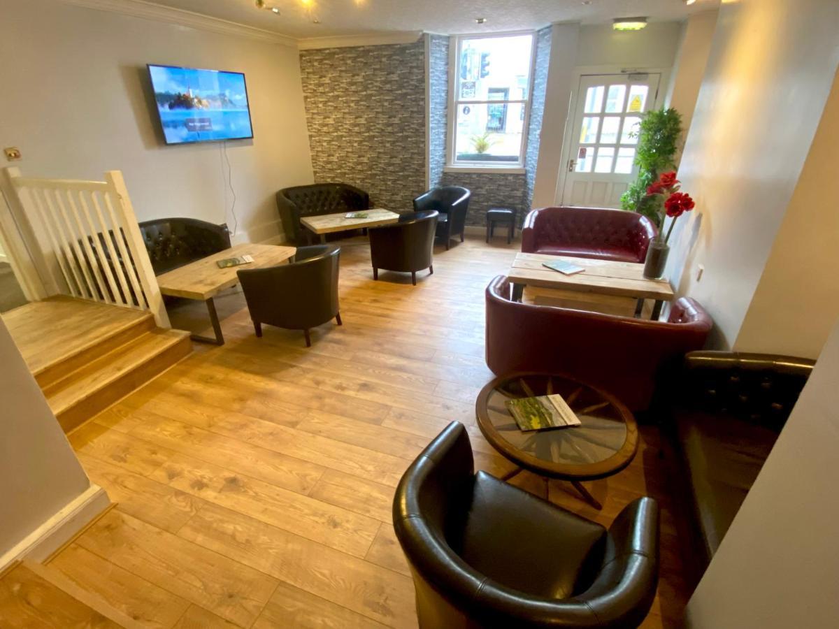 Hotel The County - Self Check-in, Ultra Fast Wi-fi, Free Parking, Location