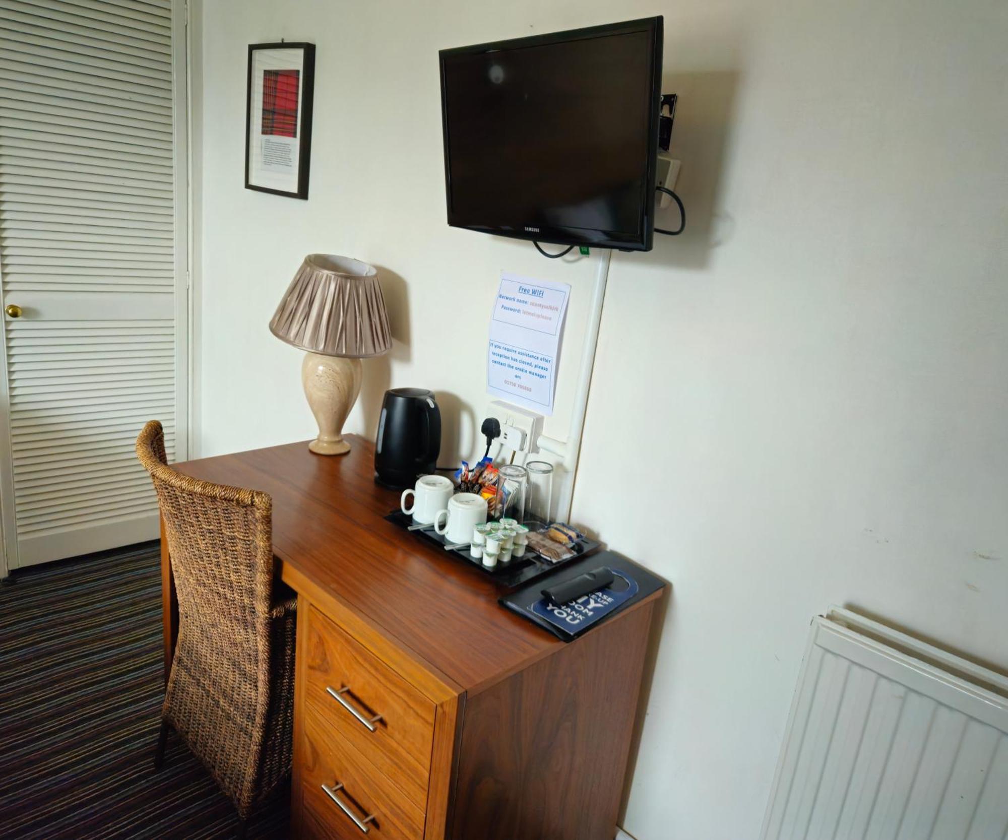 Hotel The County - Self Check-in, Ultra Fast Wi-fi, Free Parking, Location