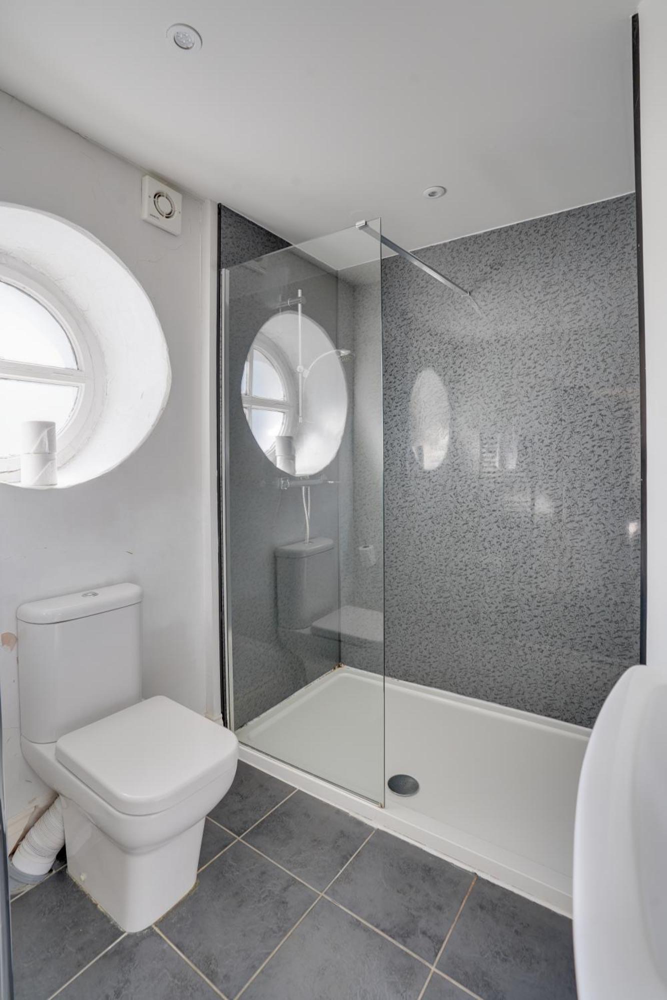 Hotel The County - Self Check-in, Ultra Fast Wi-fi, Free Parking, Location Selkirk