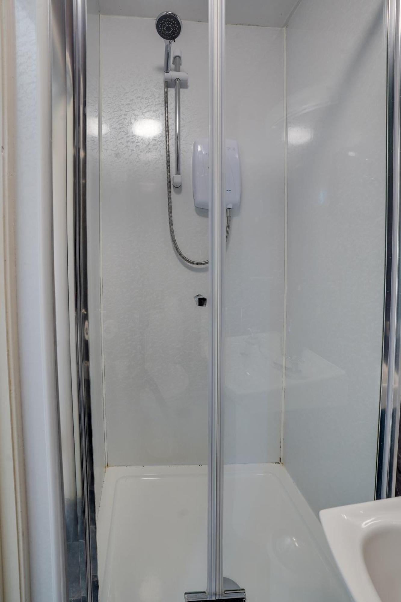 The County - Self Check-in, Ultra Fast Wi-fi, Free Parking, Location Hotel 3*