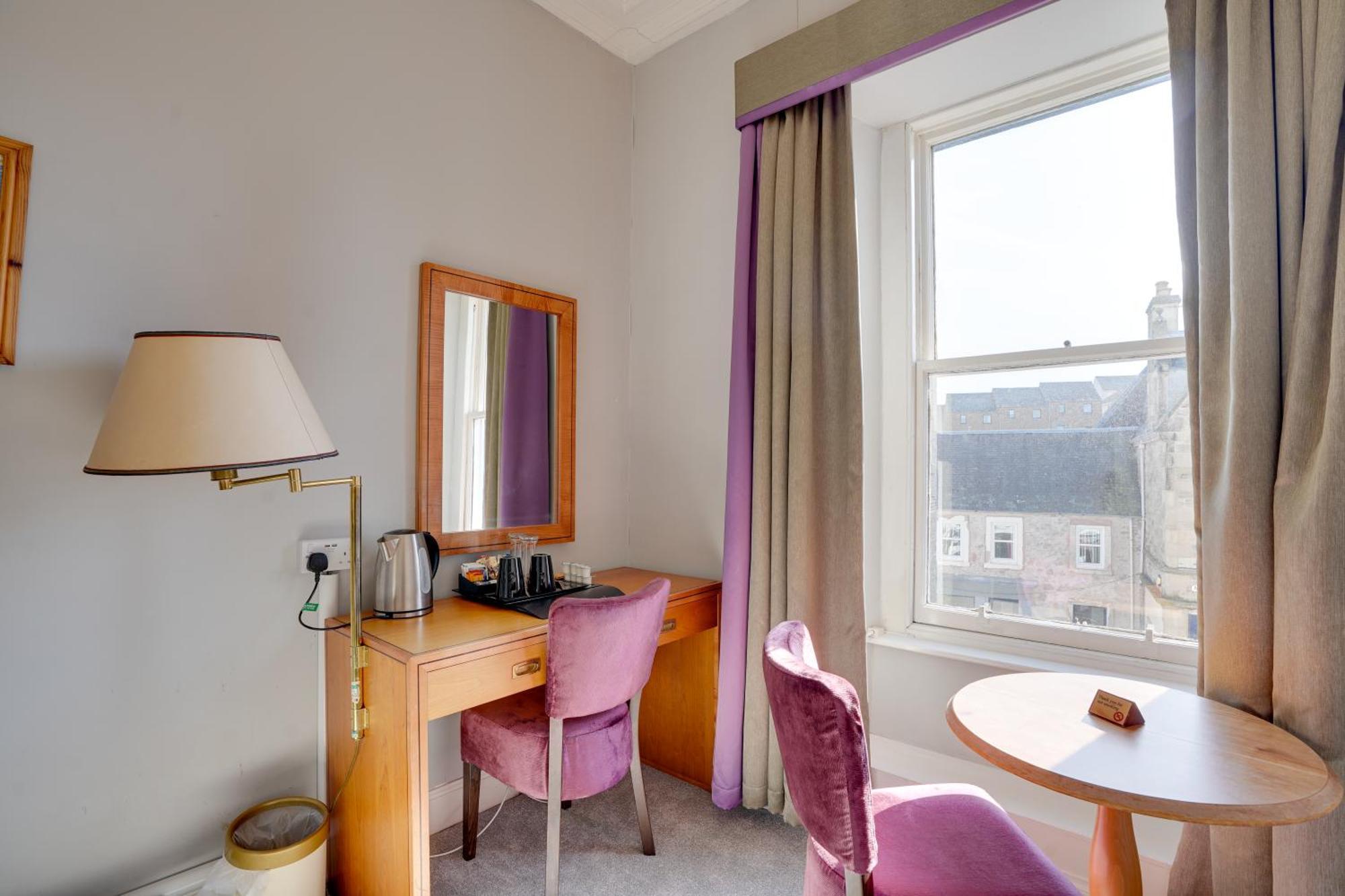 Hotel The County - Self Check-in, Ultra Fast Wi-fi, Free Parking, Location