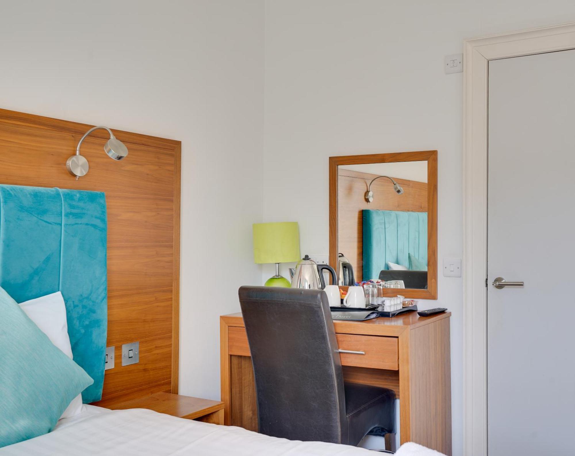 Hotel The County - Self Check-in, Ultra Fast Wi-fi, Free Parking, Location Selkirk