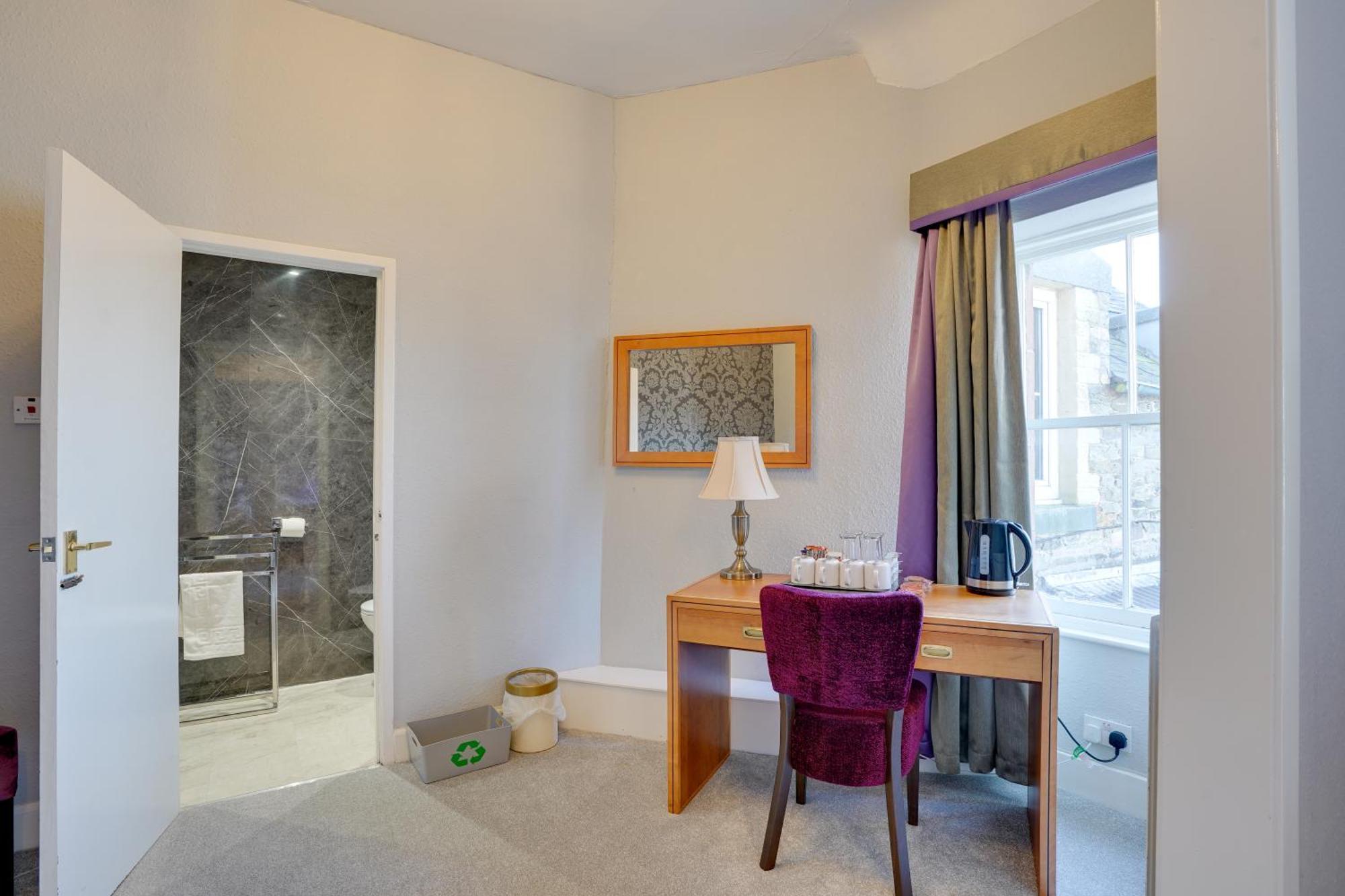 The County - Self Check-in, Ultra Fast Wi-fi, Free Parking, Location