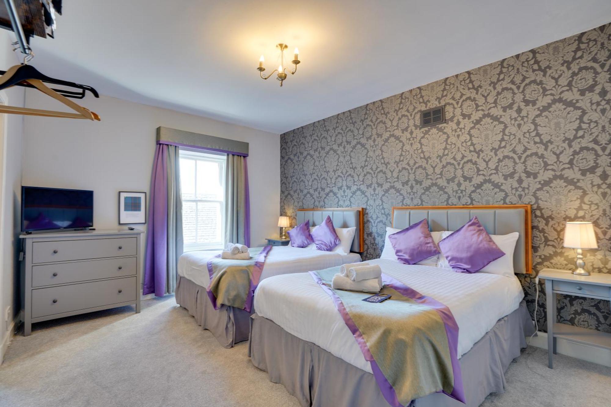 The County - Self Check-in, Ultra Fast Wi-fi, Free Parking, Location Hotel