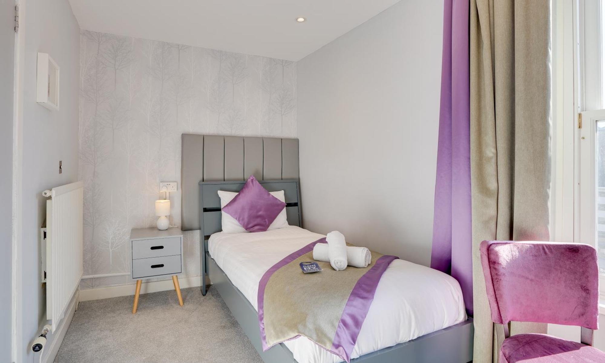 Hotel The County - Self Check-in, Ultra Fast Wi-fi, Free Parking, Location 3*